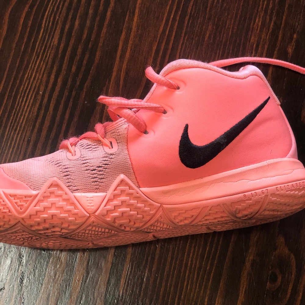 Youth Nike Kyrie 4 Atomic Pink size 13c